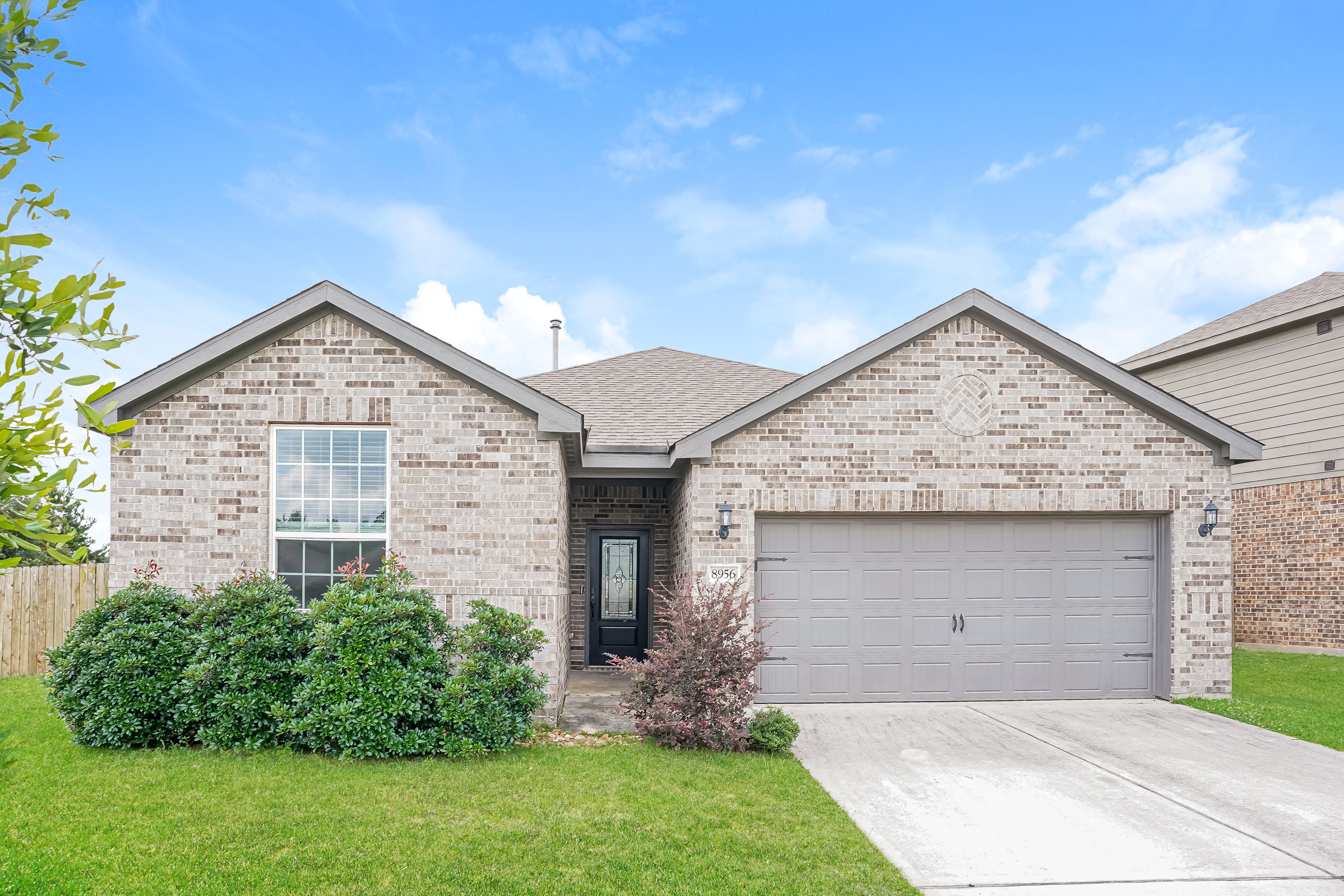 8956 Oval Glass Street Conroe, TX 77304